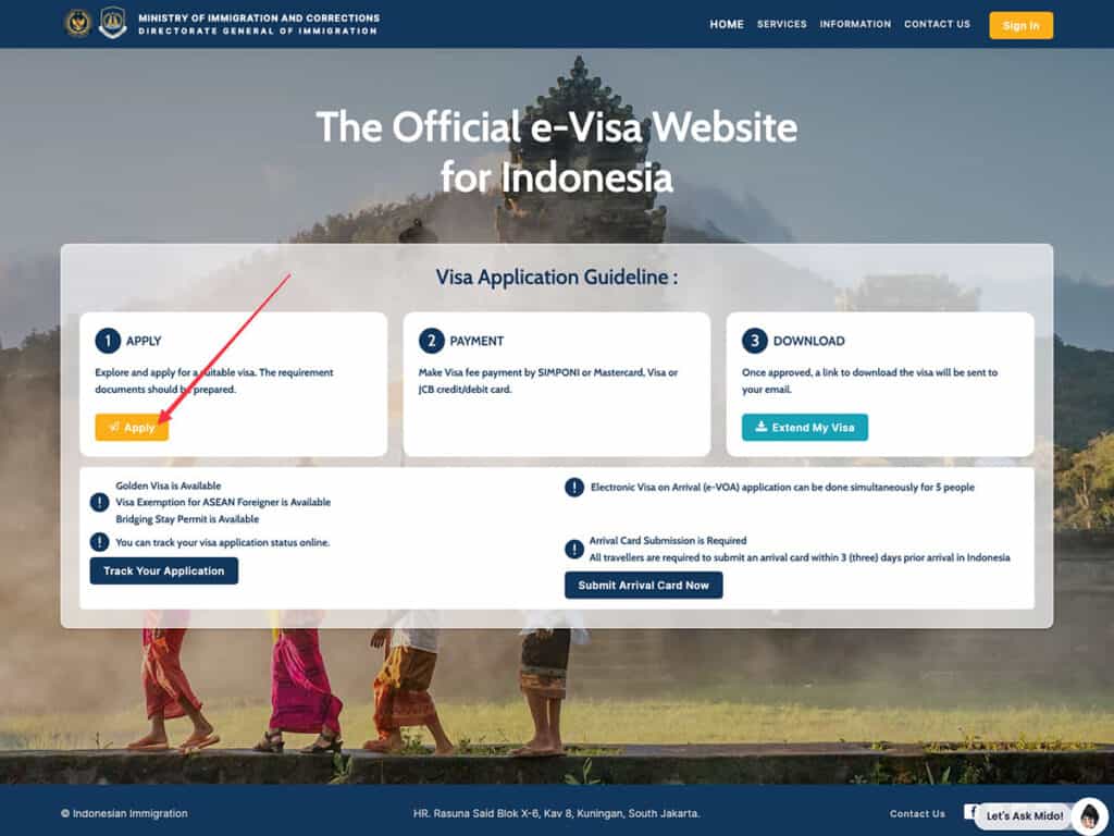 The official e-visa website for Indonesia features its homepage with application steps against a backdrop of people in traditional attire.